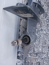 Cargar imagen en el visor de la galería, F 25 f30 yamaha 4 stroke oem 15 inch short shaft lower unit
