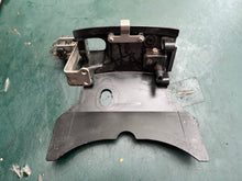 Cargar imagen en el visor de la galería, DF 40 50 hp Suzuki 61830-87J01-0EP FRONT PANEL 61412-93E00 HOOK 61833-87J00 BRACKET 67341-99E00 REMOCON CABLE HOLDER

