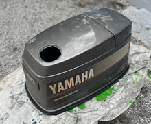 Charger l'image dans la galerie, 90 85 hp Yamaha top cowl 6H1-42610-46-4D, two stroke engine cover cowling
