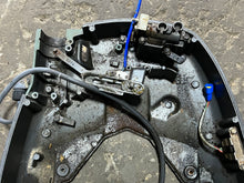 Charger l'image dans la galerie, f 115 hp Yamaha 68V-42710-00-8D BOTTOM COWLING ASSY 2001-2002 four stroke

