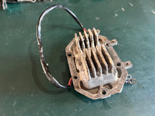 Charger l'image dans la galerie, 200 225 250 hp Johnson Evinrude 0584424 voltage regulator 584424-17fu-oa omc 275 300 hp
