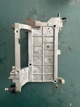 Cargar imagen en el visor de la galería, f 60 Yamaha 6C5-81822-00-00 STARTING MOTOR BRACKET 2014-2022 50 60 hp
