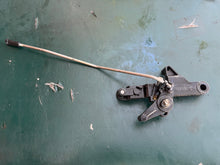 Cargar imagen en el visor de la galería, 40 30 50 60 hp Mercury EFI 822682 822682A4 THROTTLE LEVER 850162 SHIFT ROD 8259571 LEVER SHIFT

