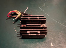Charger l'image dans la galerie, DT 90- 225 hp Suzuki 32800-87D00 Voltage RECTIFIER &amp; REGULATOR two stroke 1986-2000
