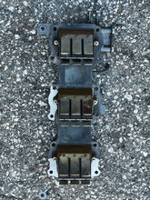Cargar imagen en el visor de la galería, 90 hp Yamaha 6H1-13641-00-94 INTAKE MANIFOLD plate, 3 - 688-13610-00-00 REED VALVE two stroke
