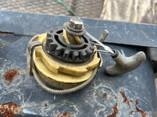 Charger l'image dans la galerie, 9.9 15 hp Johnson Evinrude 0389951 REWIND STARTER ASSEMBLY recoil 389951 Two Stroke
