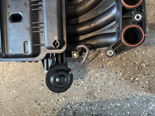 Charger l'image dans la galerie, BF 135 150 hp Honda 17110-ZY6-003 INTAKE MANIFOLD assy Four Stroke 2004-up, bf 140 2007-up
