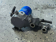 Cargar imagen en el visor de la galería, BF 135 150 115 hp Honda 15410-ZY6-010ZA OIL FILTER FLANGE &amp; filter FOUR STROKE 2004-up
