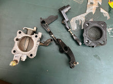 Charger l'image dans la galerie, DF 40 50 hp Suzuki 13300-87J00 THROTTLE BODY W/ CTP SWITCH NLA  19148-87J00 THROTTLE LEVER, 13510-87J00 THROTTLE ROD, 19131-9
