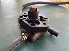 Cargar imagen en el visor de la galería, 40 50 60 hp Mercury 899106 899106T01 PUMP ASSEMBLY Fuel, 879884T FUEL FILTER assy, 2016 four stroke EFI - Unit 2
