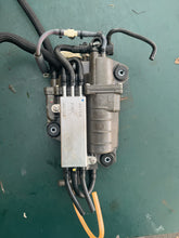 Cargar imagen en el visor de la galería, f 60 Yamaha 6C5-14180-22-00 FLOAT CHAMBER ASSY vst 2015-2020 50 60 hp TESTED, 6C5-13906-01-00 PRESSURE REGULATOR
