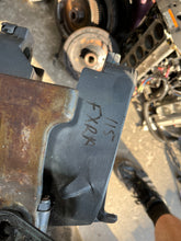 Cargar imagen en el visor de la galería, F 115 hp Yamaha FXRA 25” midsection, engine holder with good swivel &amp; steering arm FOUR STROKE
