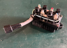 Charger l'image dans la galerie, 60 70 85 90 hp Yamaha POWER TILT RELAY 3-pin connector 61A-81950-00-00 61A-81950-01-00 two stroke OEM 25 - 90 hp 1990-2008 so
