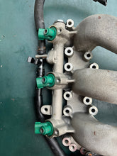 Charger l'image dans la galerie, DF 40 50 hp Suzuki 15710-87J00 FUEL INJECTORS, 13111-87J03 MANIFOLD, INTAKE DF40 serial 681314~up 1999-2009 four stroke Johns
