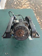 Cargar imagen en el visor de la galería, MFS 20 15 9.9 hp Tohatsu 3RSQ771510 POWER TRIM AND TILT motor ASSY 3Z0Q772120 CLAMP BRACKET (PTT-LEFT) 3Z0Q772112 CLAMP BRACK
