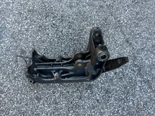 Charger l'image dans la galerie, 60 70 90 115 120 140 hp Tohatsu new style swivel bracket assy 3E0S623130 TWO STROKE carb &amp; EFI

