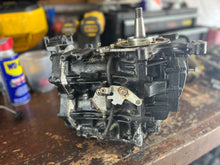 Charger l'image dans la galerie, sold ebay nov2023—25 30 Tohatsu Nissan 346B011004 CYLINDER &amp; CRANK CASE ASSY, 145 compression TWO STROKE 2003 powerhead
