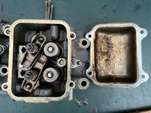 Cargar imagen en el visor de la galería, DF 25 Suzuki 11300-95850 CYLINDER BLOCK SET Twin V, 11110-95J00 HEAD, CYLINDER STBD - 11120-95J00 HEAD, CYLINDER PORT
