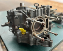 Cargar imagen en el visor de la galería, DF 25 Suzuki 11300-95850 CYLINDER BLOCK SET Twin V, 11110-95J00 HEAD, CYLINDER STBD - 11120-95J00 HEAD, CYLINDER PORT
