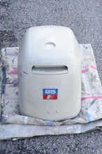 Cargar imagen en el visor de la galería, 25 30 hp Evinrude engine cover cowl 5032116 05032116 two stroke 3 cylinder
