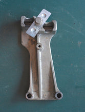 Load image into Gallery viewer, 25 35 hp Johnson Evinrude E-tec 339511 anchor block, etec OMC
