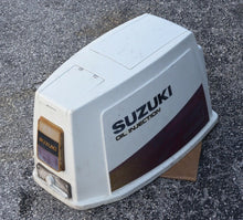 Charger l'image dans la galerie, DT 75 85 hp Suzuki Cowling white engine cover 61404-95850-01T 2 cylinder Two Stroke

