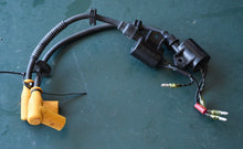 Cargar imagen en el visor de la galería, DT 150 200 225 HP Suzuki F6T530 Ignition Coils 33410-87D70 - Unit 2
