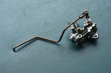 Charger l'image dans la galerie, 60B 60C 70B 70C Tohatsu Nissan  Oil Pump &amp; linkage
