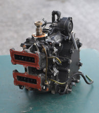 Cargar imagen en el visor de la galería, 50 60 40 HP Evinrude E-tec Long Block POWERHEAD 5005507 Cylinder Head two stroke 2005
