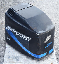 Charger l'image dans la galerie, 250 225 200 HP Mercury 3.0 Liter EFI TOP COWL 8M0143835 889246T86 engine cover Two Stroke 1999 880012T36
