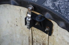 Cargar imagen en el visor de la galería, 25 30 hp Evinrude engine cover cowl 5032116 05032116 two stroke 3 cylinder

