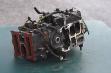 Cargar imagen en el visor de la galería, 50 60 40 HP Evinrude E-tec Long Block POWERHEAD 5005507 Cylinder Head two stroke 2005
