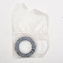Cargar imagen en el visor de la galería, 115 130 150 175 200 220hp Yamaha 93102-35m13 oil seal, crank &amp; piston
