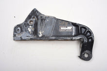 Charger l'image dans la galerie, DF 140 hp Suzuki 41121-92J04-0EP BRACKET, CLAMP PORT (BLACK)
