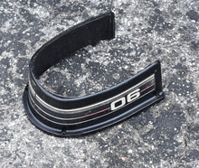 Cargar imagen en el visor de la galería, 90 hp Mercury mariner trim cover,  three cylinder part number 37417
