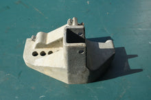Load image into Gallery viewer, OMC Johnson &amp; Evinrude 1970-88 Power Tilt Lower Bracket 122771
