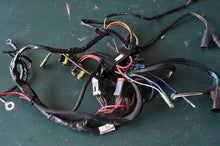 Cargar imagen en el visor de la galería, 200 225 250 hp Evinrude V6 engine harness 586243, 0586228 RELAY &amp; CABLE two stroke - off 1998
