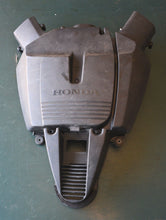 Charger l'image dans la galerie, BF 225 200 hp Honda INTAKE MUFFLER CASE 17372-zy3-000 Four Stroke 2002 &amp; later models - some 175 hp
