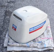 Cargar imagen en el visor de la galería, 25 30 hp Evinrude engine cover cowl 5032116 05032116 two stroke 3 cylinder
