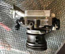 Cargar imagen en el visor de la galería, BF 225a Honda throttle body assy 16400-zy3-a01, spacer 16404-ZY3-000 , 17249-PY3-000 SPRING, AIR FLOW TUBE compatible 200 225
