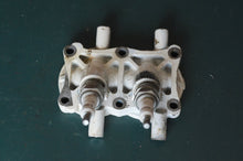 Cargar imagen en el visor de la galería, 4 hp OMC Johnson Evinrude Cylinder Head 0322934 - 1978 vintage OEM obsolete
