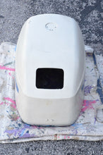 Cargar imagen en el visor de la galería, 25 30 hp Evinrude engine cover cowl 5032116 05032116 two stroke 3 cylinder
