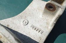 Load image into Gallery viewer, OMC Johnson &amp; Evinrude 1970-88 upper lifting lever bracket 122772
