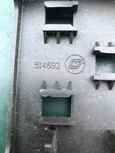 Load image into Gallery viewer, 25 35 HP Johnson Evinrude 514693  Electrical Bracket 1996-2004
