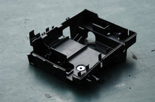 Charger l'image dans la galerie, DF 60 70 HP Suzuki 32890-99E11 HOLDER, ELECTRIC PARTS &amp; 32891-99E00 COVER, ELECTRIC PARTS HOLDER Four Stroke 1999, 1998-2000
