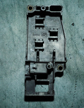 Load image into Gallery viewer, 25 hp Johnson Evinrude OMC electrical bracket cover 0514693 514693 1997-2003 3 cylinder Two stroke
