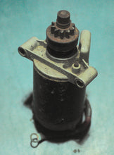 Charger l'image dans la galerie, 25 28 20 30 35 hp Johnson Evinrude OMC 0586278 586278 STARTER MOTOR ASSY oem Two Stroke 3 cylinder

