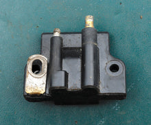 Load image into Gallery viewer, 25 hp Johnson Evinrude 582508 0582508 Ignition COIL ASSY 1997-2003 3 cylinder Two stroke
