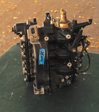 Cargar imagen en el visor de la galería, 25 Hp Johnson Evinrude 0435942  Cylinder &amp; Crankcase 435942 powerhead 3 Cylinder 97-03 - carbureted good compression
