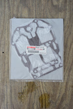 Load image into Gallery viewer, 200 225 250 300 hp Yamaha EXHAUST MANIFOLD GASKET 6d0-41134-00 upper casing Vmax V6 Two Stroke
